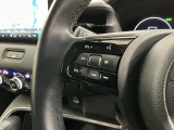 ステアリングにオーディオ操作スイッチが付いています。オーディオ画面に直接タッチしなくても操作が出来ますので、運転に集中できます。