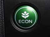 ★ECONスイッチ★ スイッチをONにすると、エンジンやエアコンなどクルマ全体の動きを低燃費モードに!燃費をよくするようクルマが頑張ります☆