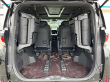 普段のお買い物や通勤、送迎等に十分な荷室スペースを確保しております。セカンドシートを倒すと、大きな荷物の積載も可能です♪