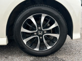 純正アルミホイール付きで足元もオシャレです♪ オシャレは足元から♪