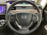 ハンドルにHondaセンシング系のクルーズコントロールやレーンキープアシストなどのスイッチと、オーディオの操作スイッチが装備されています。ハンドルから手を離さず安全に操作できます。