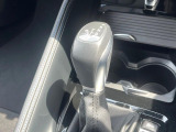 ●MTモード付きAT:通常は自動でおこなわれる変速(ギアチェンジ)をドライバーの操作によって意図的に変えられるシステムです。より一層普段のドライブをお楽しみいただけます!