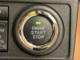 エンジン始動はプッシュスタートで楽々♪電子カードキーを携帯していれば、ブレーキを踏みながらボタンを押すだけで、エンジンの始動がスマートに行えます♪
