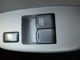 前席の窓の開閉は電動になりますので、便利ですよね。