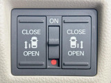 【両側パワースライドドア】スマートキーや運転席のスイッチで後席両側スライドドアの開閉が可能♪電動だから力を入れてドアを開ける必要が無く、小さなお子様でも簡単に開け閉めでき快適です♪