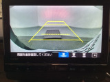 バックでの車庫入れも安心です! リアカメラが付いているバックモニター付のナビを装備しております。操作線もついており距離感も画面から確認できます。