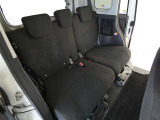 後部座席も当然、綺麗・清潔に仕上げております。内装の綺麗なお車は気持ちが良いですね。
