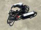 電気自動車には欠かせない充電ケーブルつき!