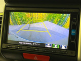 【バックカメラ】駐車時に後方がリアルタイム映像で確認できます。大型商業施設や立体駐車場での駐車時や、夜間のバック時に大活躍!運転スキルに関わらず、今や必須となった装備のひとつです!