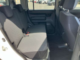 リアシートも厚みのあるシートでホールド感があり、長距離のドライブでも疲れを少なくさせてくれます。