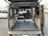 ラゲッジルームです。後席を倒せば大きな荷物も積み込み可能です。
