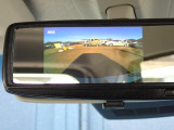 バックカメラ装備しております。駐車時に大変役に立ちますよ。駐車が苦手な方にも便利機能です。