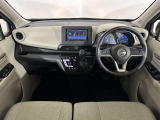 室内が明るく、運転がしやすいナチュラルベージュ内装となっております。