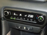 車内を快適に、オートエアコンを装備しています。