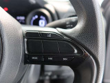 ステアリングスイッチ付き。前方から目を離すことなく操作することが可能です。
