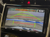 【バックカメラ】駐車時に後方がリアルタイム映像で確認できます。大型商業施設や立体駐車場での駐車時や、夜間のバック時に大活躍!運転スキルに関わらず、今や必須となった装備のひとつです!