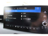 フルセグTVも視聴できます。Bluetooth接続をすれば音楽再生のみならずスマートフォンならばハンズフリー通話も可能です。