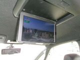 後席モニターもついています!!小さなお子様がいらっしゃるご家庭ではあると助かりますよね〜^^ロングドライブでも退屈させません!!
