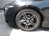アルミホイールは純正ですが、インチアップしてのアクセサリーとなり。標準ではない為、アルミホイールは認定中古車の保証対象外となります。