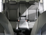 後部座席もゆったり座れます。
