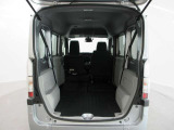 後部座席を倒すとさらに広く!長いお荷物なども載せられます♪