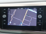タッチスクリーンを採用。従来のナビゲーションシステムの域を超える、車両を総合的に管理するインフォテイメントシステムです。