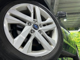 【純正17インチアルミホイール】外観にマッチした純正アルミホイールを装着しております。各種社外アルミホイールや、スタッドレスタイヤも取扱いしております。是非ご相談ください♪