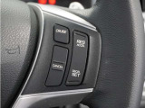 【クルーズコントロール】ステアリングの右側には高速道路で威力を発揮するオートクルーズの操作スイッチががついています。手元で操作ができるので、安全に運転できます!