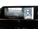 バックモニター付きで慣れない駐車場や車庫入れをサポートします。