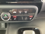 運転席/助手席シートヒーターで寒い日もすぐに温かくなり快適に過ごせます。2段階の温度調整が可能です