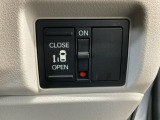【片側パワースライドドア】片側がパワースライドドアになっており、運転席のスイッチやスマートキーでも開閉が可能です!開口部も広いので乗り降りも楽々♪
