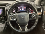 ハンドルにHondaセンシング系のクルーズコントロールやレーンキープアシストなどのスイッチと、オーディオの操作スイッチが装備されています。ハンドルから手を離さず安全に操作できます。