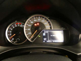 とっても見やすいメーターです。夜間時はラグジュアリーな気分にさせてくれる照明が魅力ですので、夜のドライブも楽しみになりますよ♪