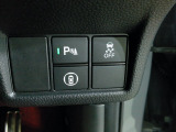 パーキングセンサーや横滑りを防ぐVSA等のスイッチ類は運転席の右側、手の届きやすい位置にあります。