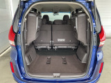 後部座席を跳ね上げるとこんなに広いスペースが!