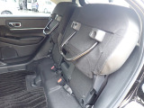 ◆チップアップ&ダイブダウン機構付【ULTR SEAT】は後席座面を左右分割で跳ね上げることができます。トランクで積載できない背の高い荷物をラクラク収納できます。ホンダ車ならではの人気装備です。