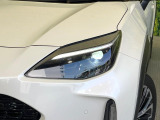 【LEDヘッドライト】悪天候や夜間走行時も良好な視界を確保し安心して運転できる高輝度LEDヘッドライトを装備!点灯速度が早く、消費電力も抑えられています。