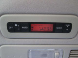 リヤ側にもオートエアコンを装備しております。車内の温度調整をより行い易くなっております。