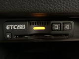 ハンドルの右下にETC2.0がついています。高速道路の料金所の通過も楽々です!。 カードの取り出しもしやすい場所についています。