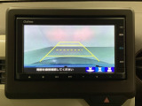 バックでの車庫入れも安心です! リアカメラが付いているバックモニター付のナビを装備しております。操作線もついており距離感も画面から確認できます。