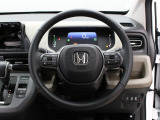 【運転席まわり】Honda独自の設計思想に基づき、自然に手を伸ばした先に操作したいものがあるようレイアウトを追求 !