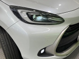 【LEDヘッドライト】悪天候や夜間走行時も良好な視界を確保し安心して運転できる高輝度LEDヘッドライトを装備!点灯速度が早く、消費電力も抑えられています。