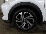 純正17インチアルミホイール装備です☆