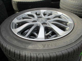 純正アルミホイールには夏タイヤが装着してあります。