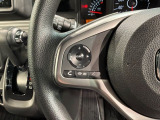 ステアリングにオーディオ操作スイッチが付いています。オーディオ画面に直接タッチしなくても操作が出来ますので、運転に集中できます。