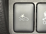 【エマージェンシーブレーキ】前方の車両や歩行者を検知し、衝突による事故回避をサポートします!機能には限界があるためご注意ください。