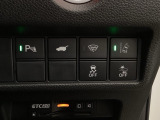 ハンドルの右側にHondaセンシング用のメインスイッチとパワーテールゲートスイッチがついています。パワーテールゲートスイッチは車内からでもテールゲートの開け閉めを電動でできます。