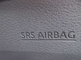 運転席側にSRS二-エアバックシステムを採用 万一の際の安全性を高めました