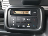 オートエアコン装着車で車内はいつも快適です!