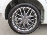 純正15インチアルミホイールが装備されています!